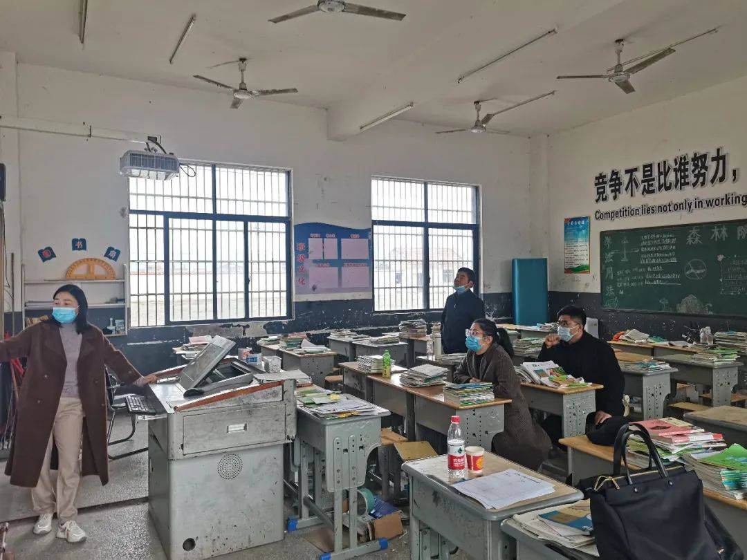 湖北黄梅县不忘初心凝神聚力大河镇一中召开第十一届教代会