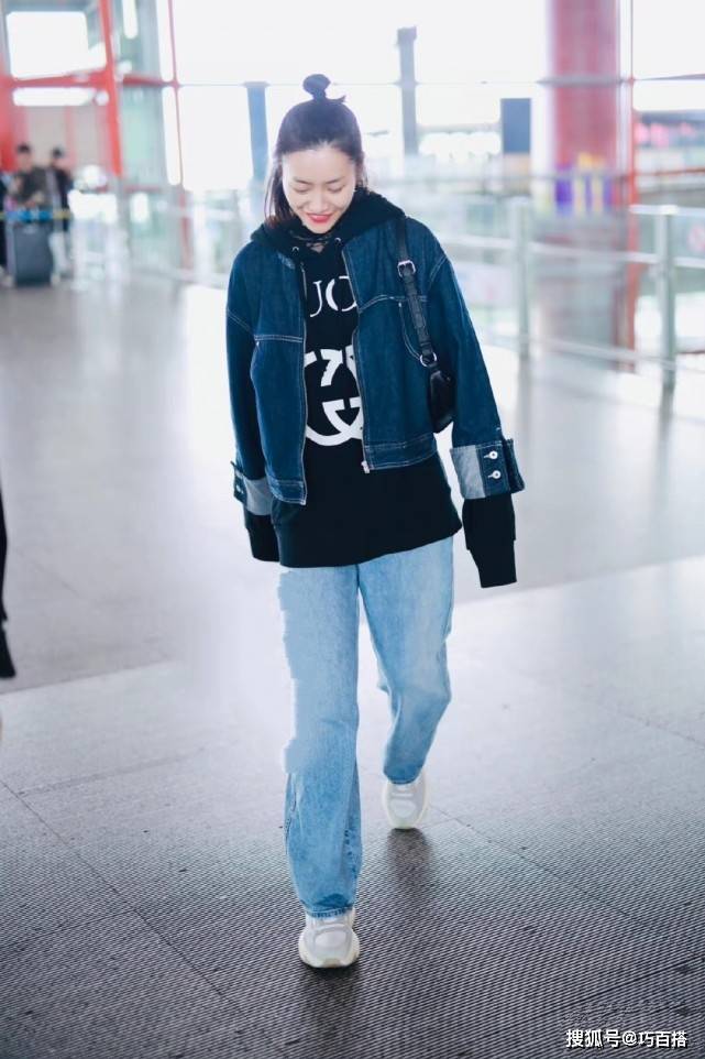 整体 刘雯是把卫衣“焊”在身上了吗?私服造型总有它,而且还都很好看