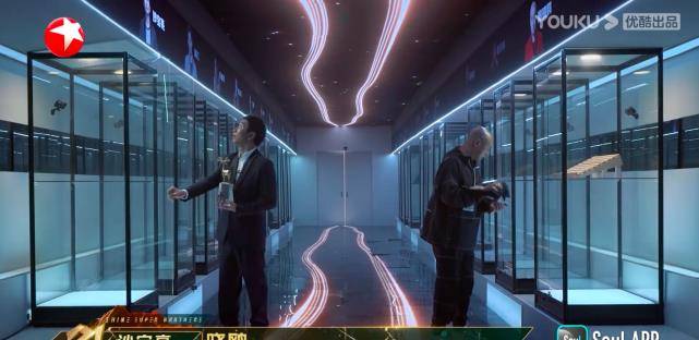 周晓鸥|《追光吧》首播就被嘲,剪辑乱舞美差文案弱,可惜了张卫健吴镇宇