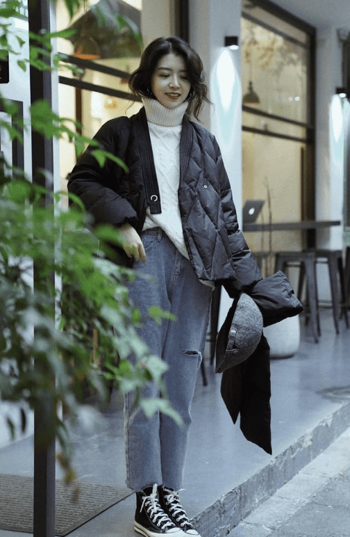 显得 短外套+长裤子才是秋冬最佳CP，小个子女生照着穿，显高又显瘦