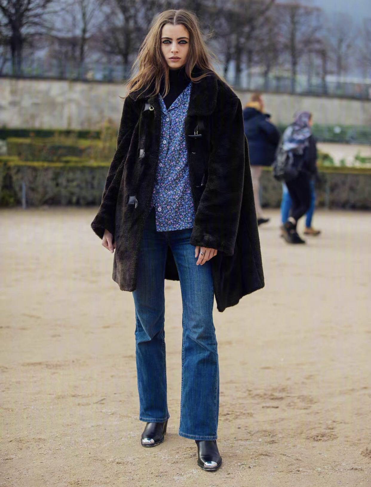 貂绒 温度与风度都要,秋冬季秀场外的模特在穿什么?快来看一看