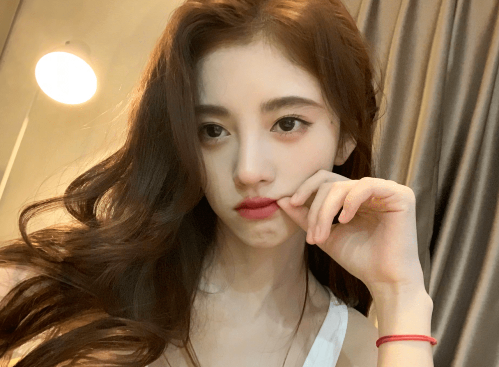 调整女明星发际线变美史：从生硬的美到自然的美，她们都做对了什么？