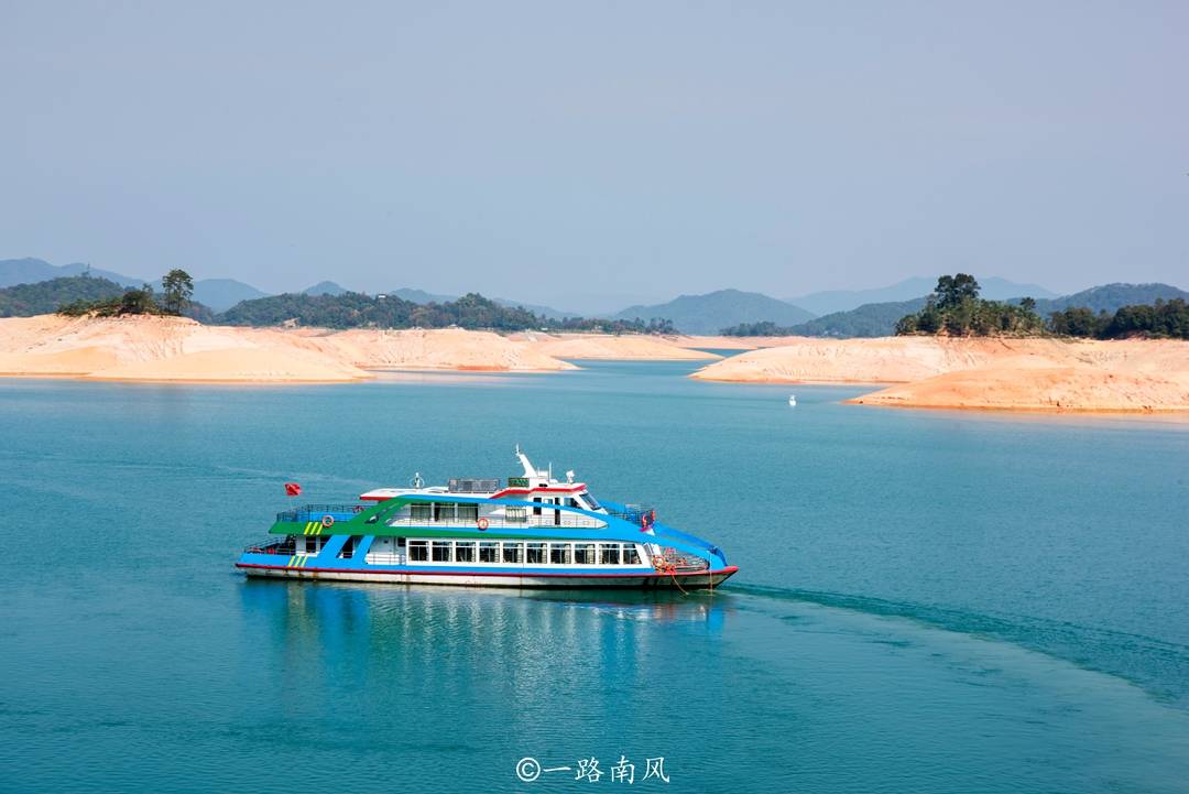 华南最大的人工湖，面积相当于58个杭州西湖，360多个岛无人居住
