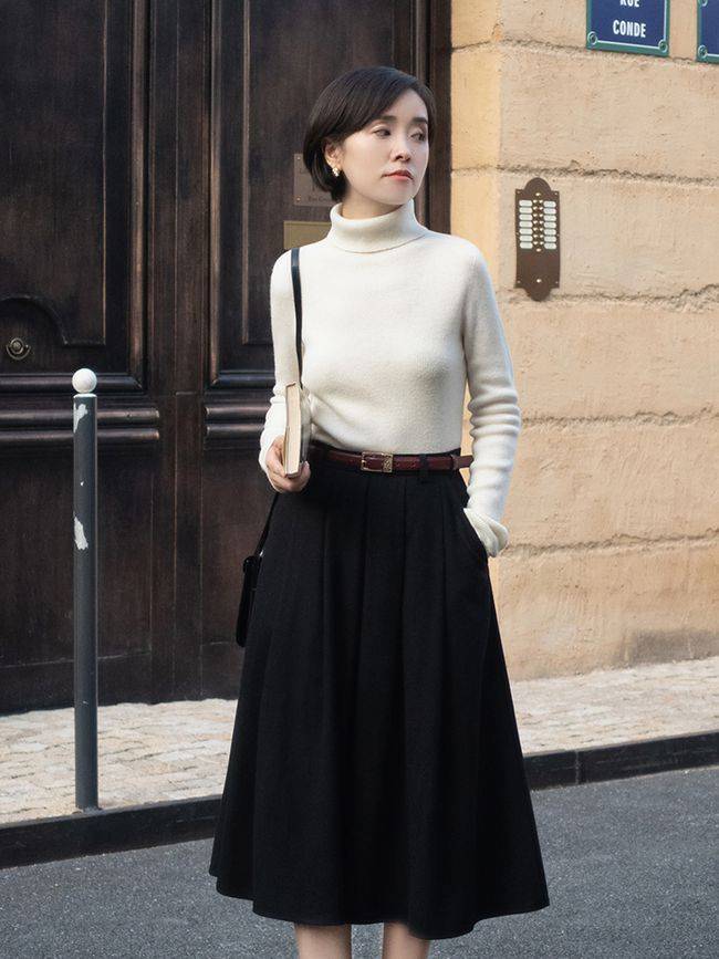 塑造出 漆皮靴的风格百变，可以塑造出很多种气质的穿搭