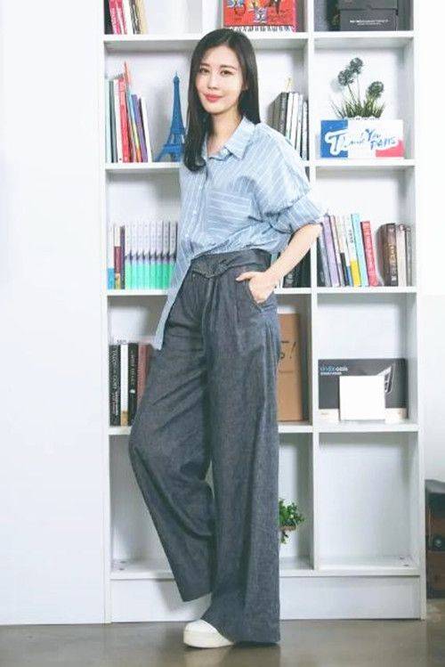 模式 林丹开启工作模式，和王石妻子田朴珺同框，黑白搭配显得很高级