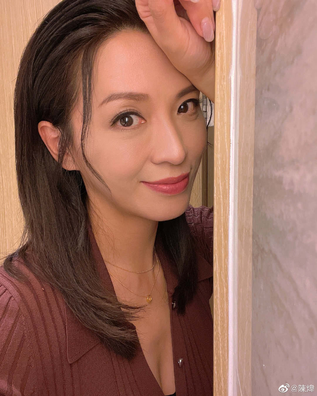 恭喜tvb实力花旦陈炜48岁生日被求婚男方圈外人小其5岁