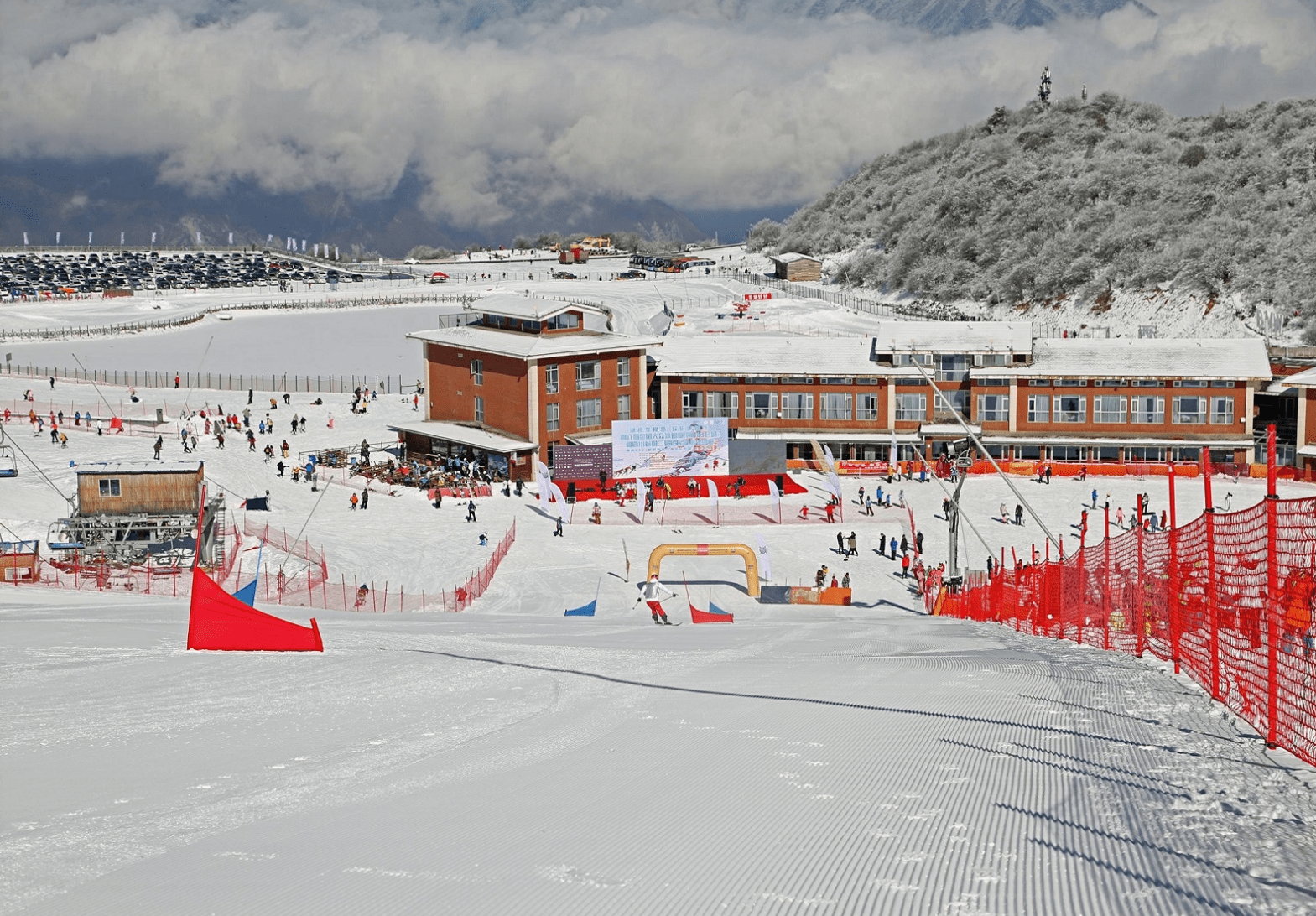 成都人爆赞的滑雪场百余元玩到嗨自驾2h直达