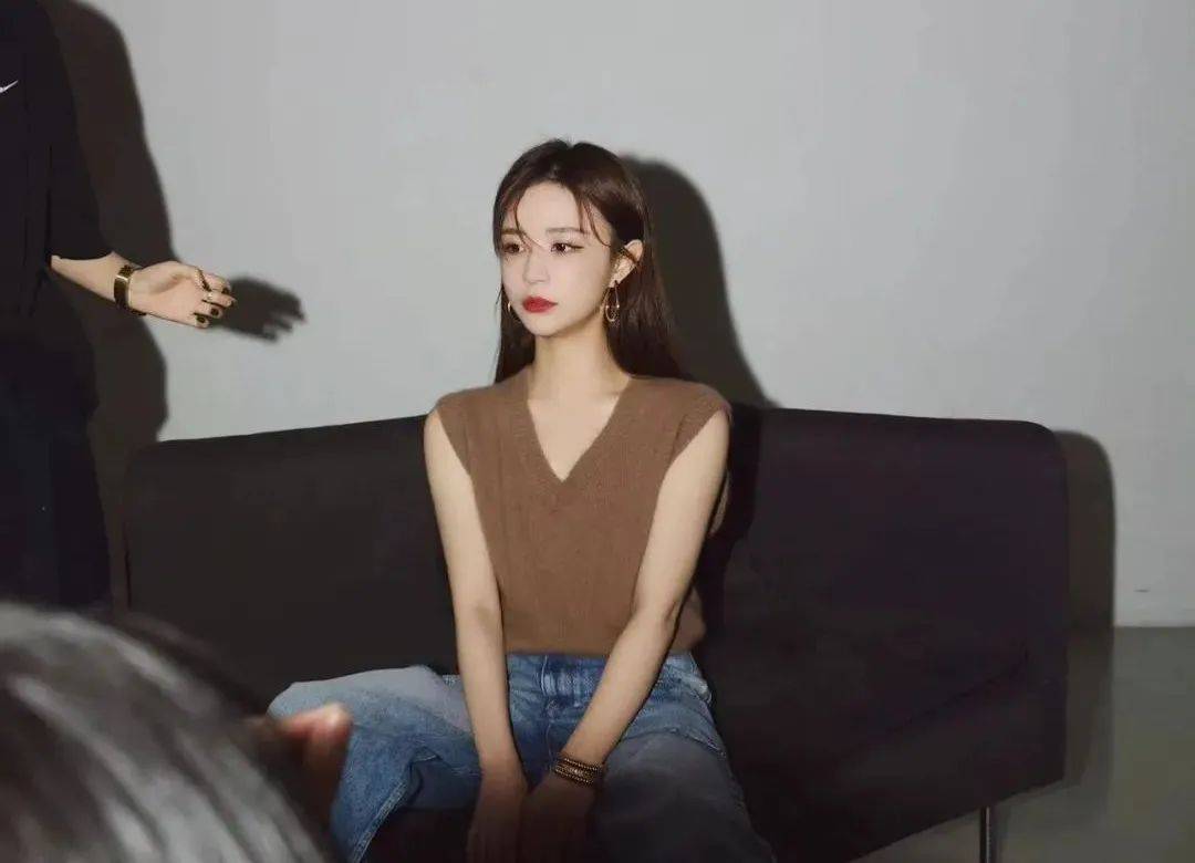 雪梨就曾透露到她公司的年收成交额能达到30亿以上,她曾经还高调的