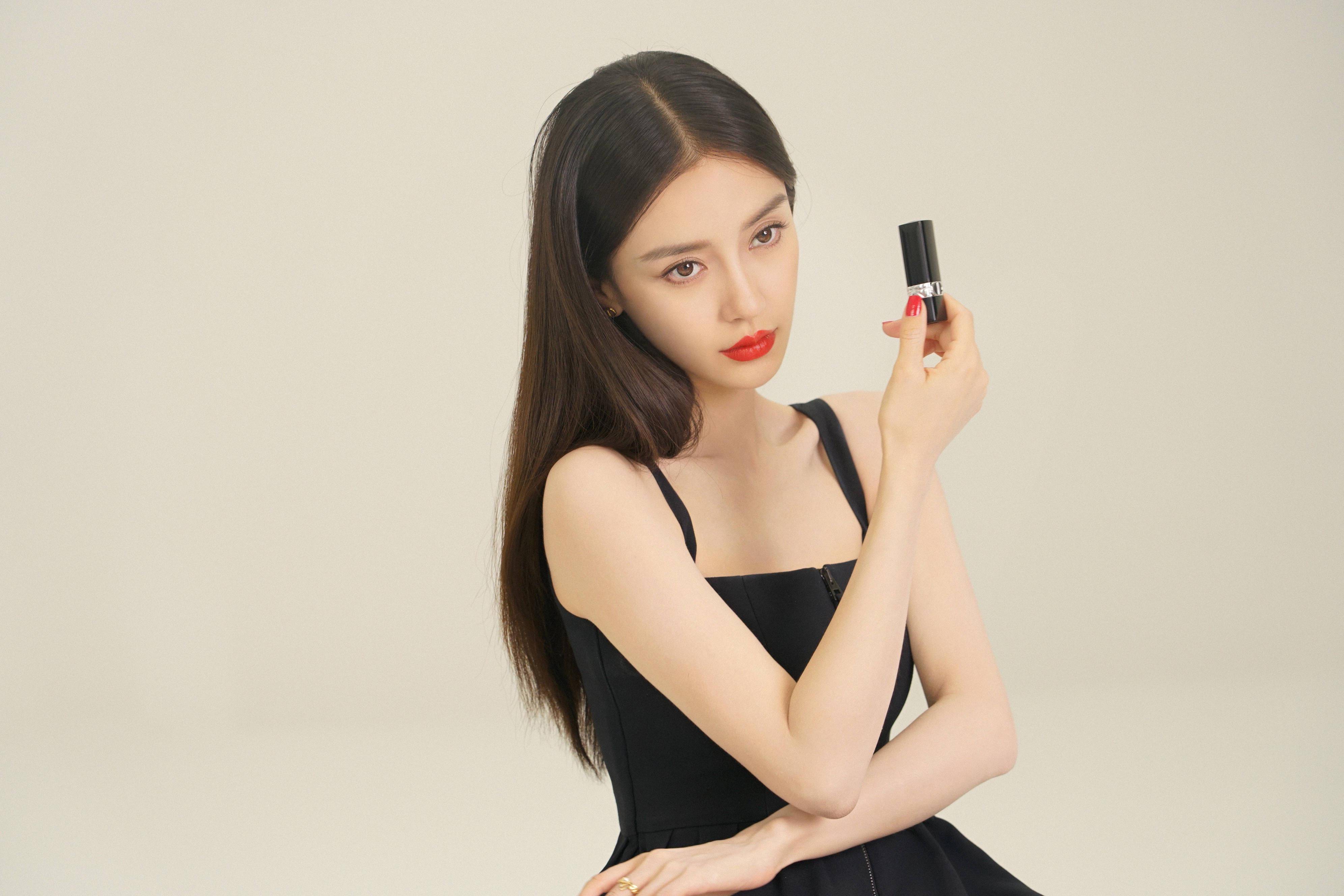 原创杨颖这套气场太足了黑金格调散发高雅气息拥有飒酷气质