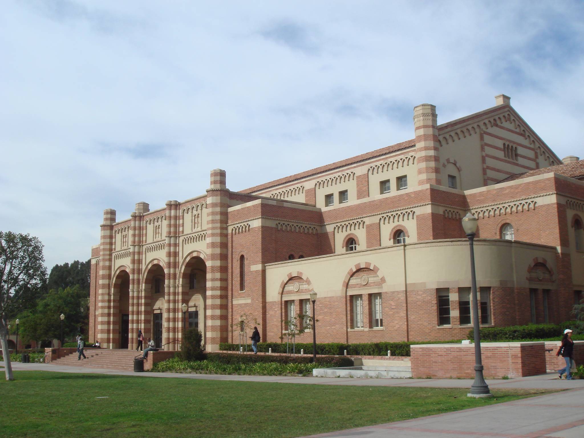 ucla是什么大学的简称 242a77f209f042c18778c2cbb50bd222.jpeg