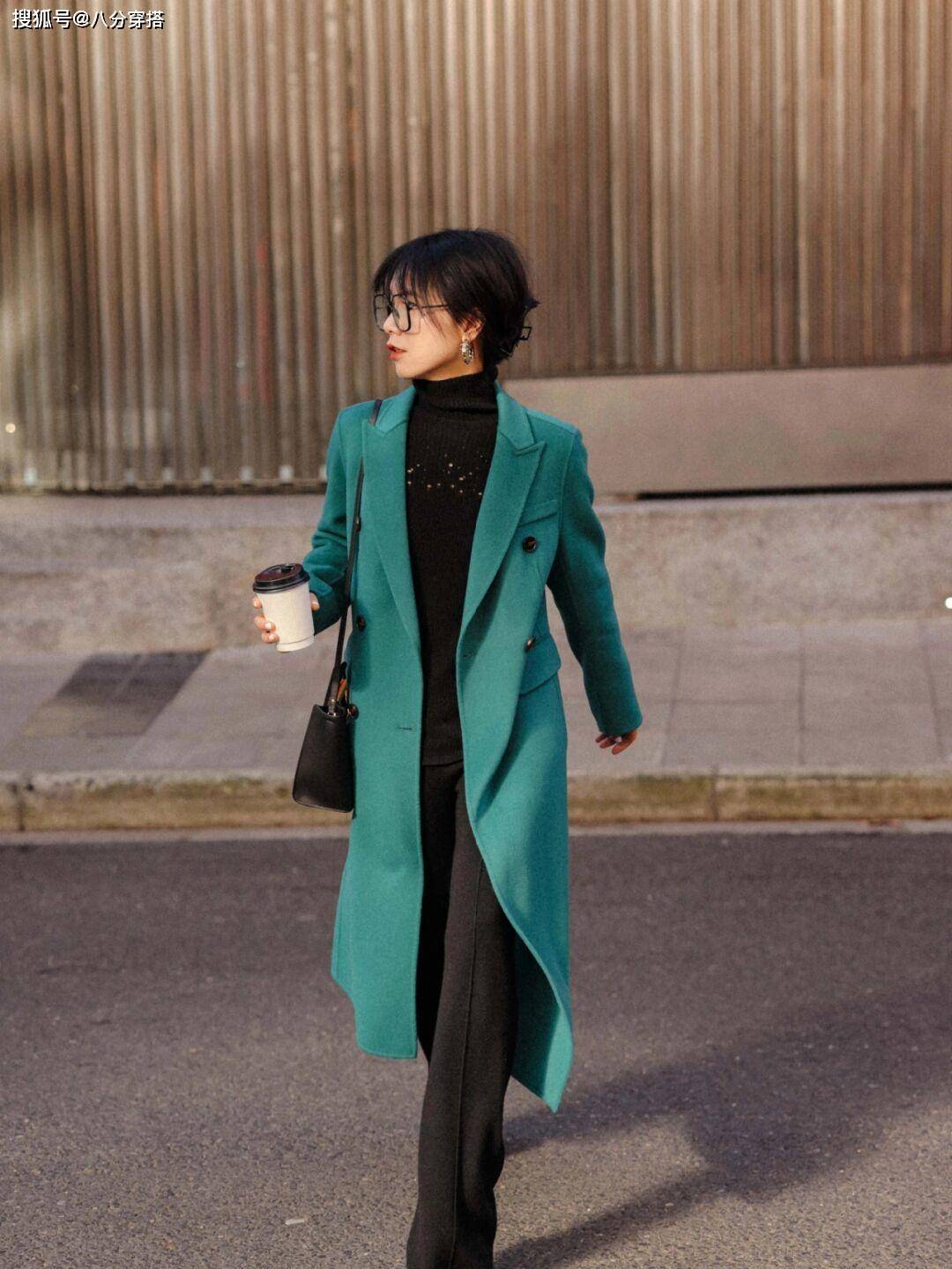 黑色 冬天穿大衣最好选这几个颜色,温柔显白不挑人,黑黄皮也能驾驭