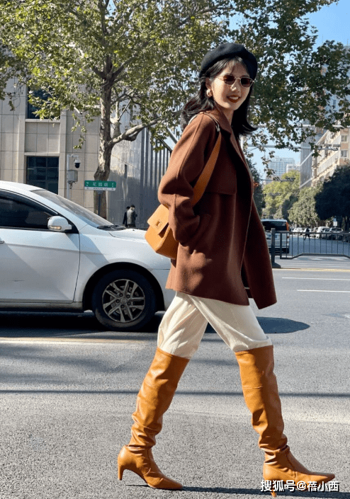 棕色 长筒靴不好搭配?那是你没遇到这4件上衣,这样穿上气场全开