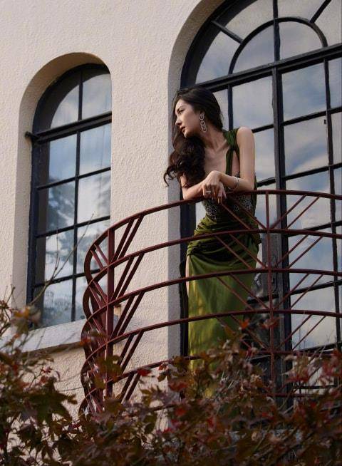 服装 85花盛典同台争艳！杨幂接连换三套服装，刘诗诗、唐嫣紧随其后