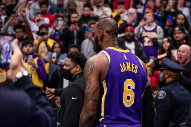 CBA|实话实说？詹黑：NBA万岁，詹姆斯对斯图尔特所做的事是故意且肮