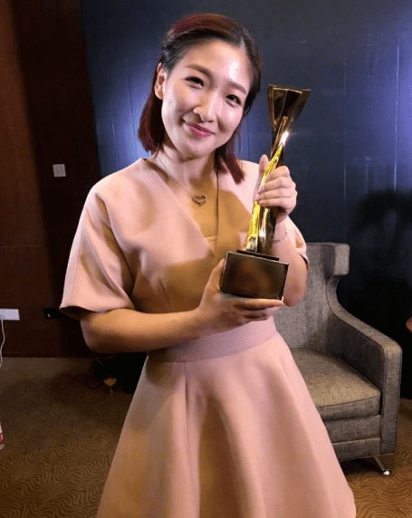 刘诗雯 刘诗雯换上礼裙也太甜了,30多的年龄穿粉裙配淡妆,像不像个小姑娘?