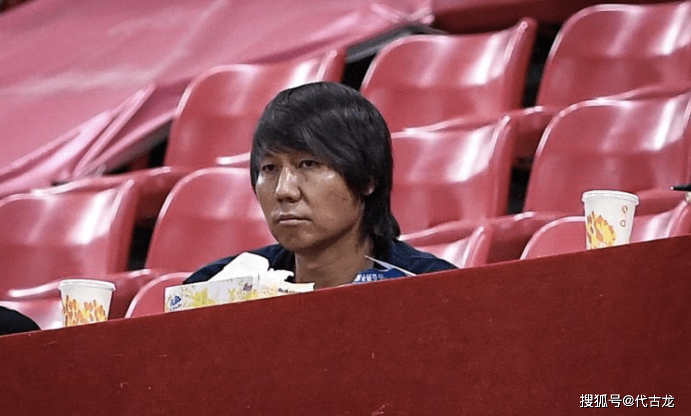 李璇|高洪波年薪才50万，李铁800万天价遭质疑，国足教练组德不配位