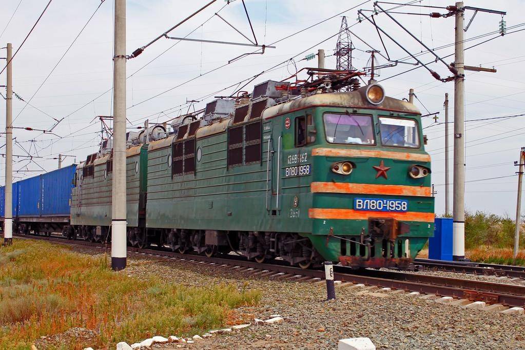 中国火车进入俄罗斯境内,为何要换个车轮才行 原来是这样