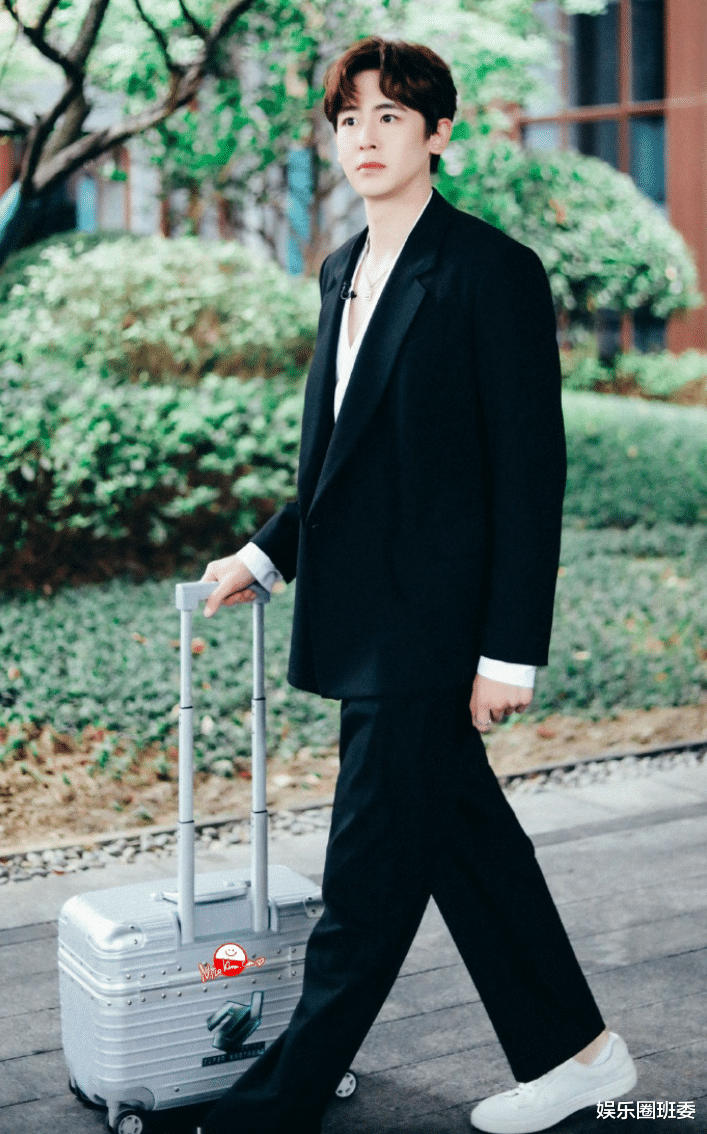 硬汉|韩国初代男神尼坤想翻红，撩倒硬汉吴镇宇，疑似隔空表白宋茜