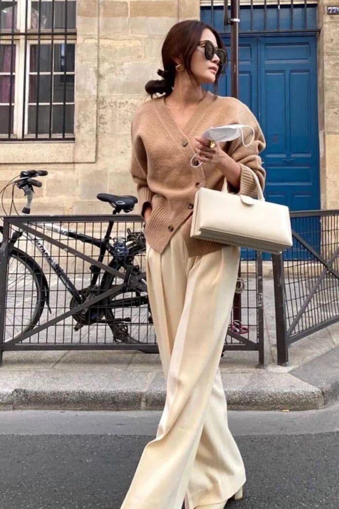 毛衣 比驼色更好穿，今年冬天“奶茶色”火了！