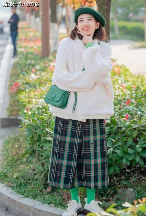 短袜 今年流行这几款半身裙,优雅温柔又百搭,照着穿准没错