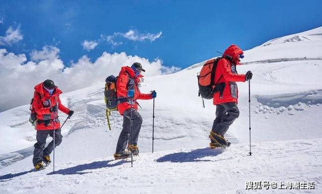 羽绒服坐标上海环球港，波司登登峰2.0系列限时快闪店实力诠释“登峰造极”！