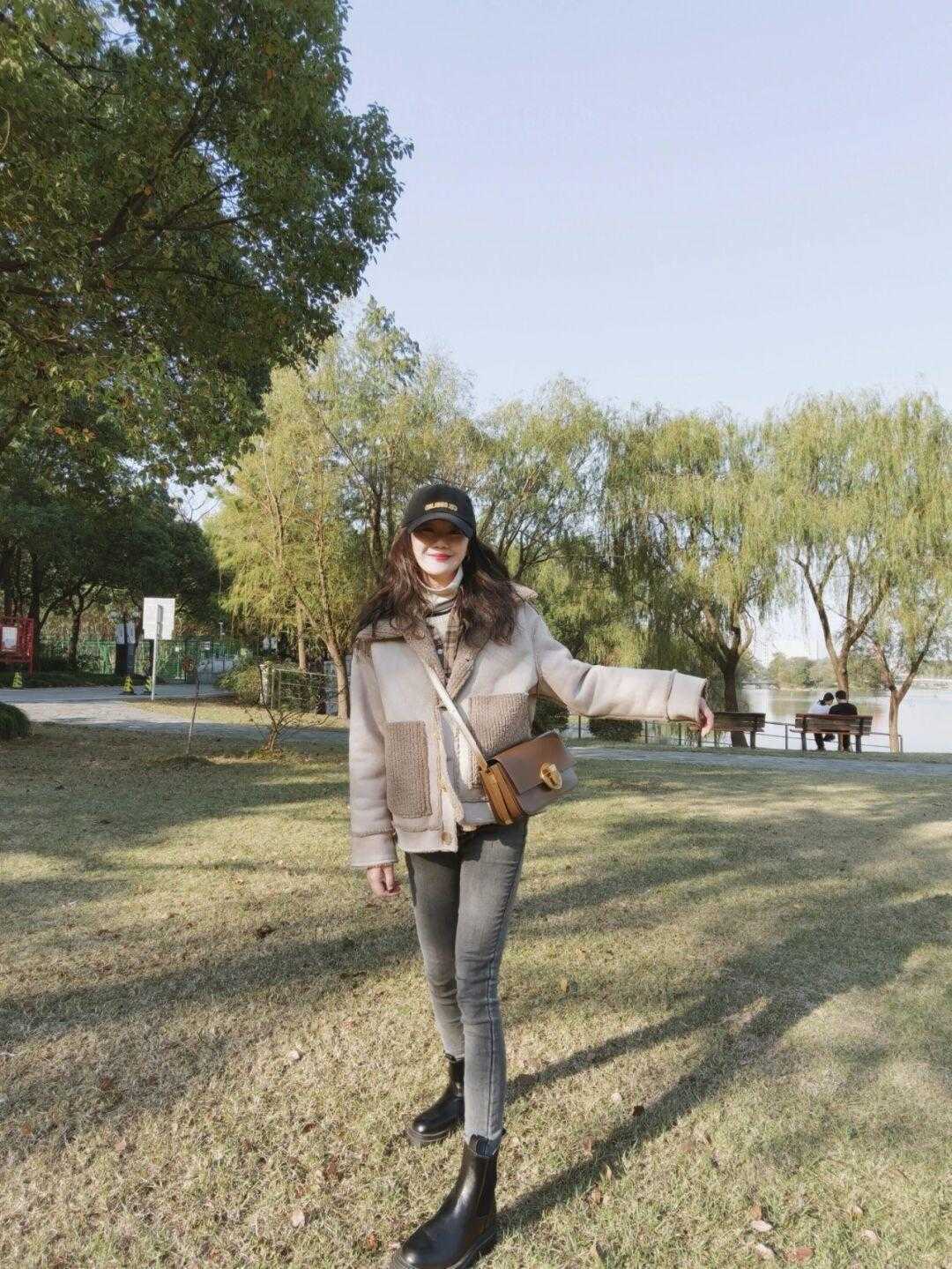 整体 冬天多穿紧身牛仔裤！借鉴这几个穿搭方式，保暖舒适还显腿长