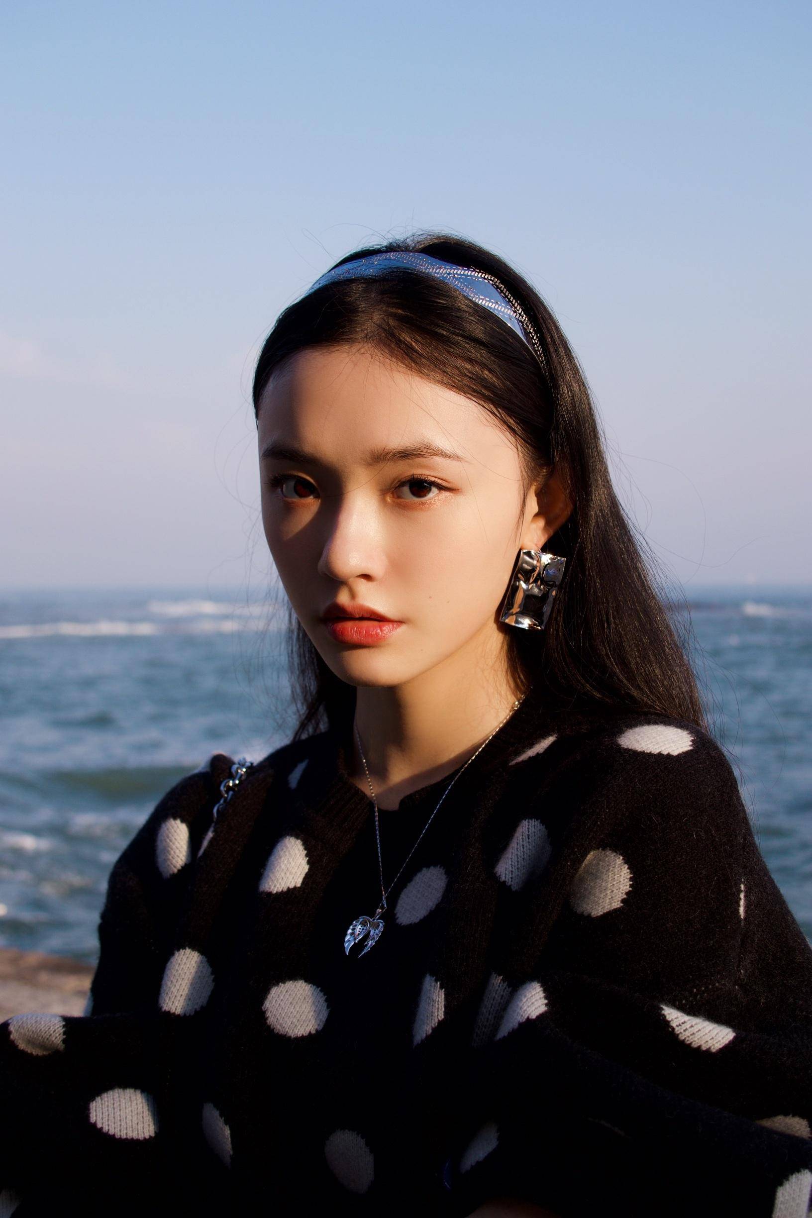 原创热门的嘟嘟唇要这样化林允示范唇部化妆步骤画完还要涂阴影