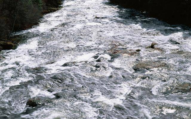 可以用什么来形容小溪 9d8681f651074f3392c892d451f3140c.jpeg