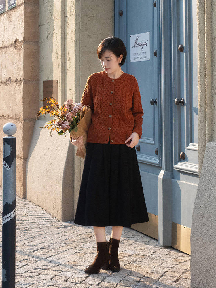 黑色 秋天也可以穿上优雅的半身裙哦,感觉来学习穿搭吧!