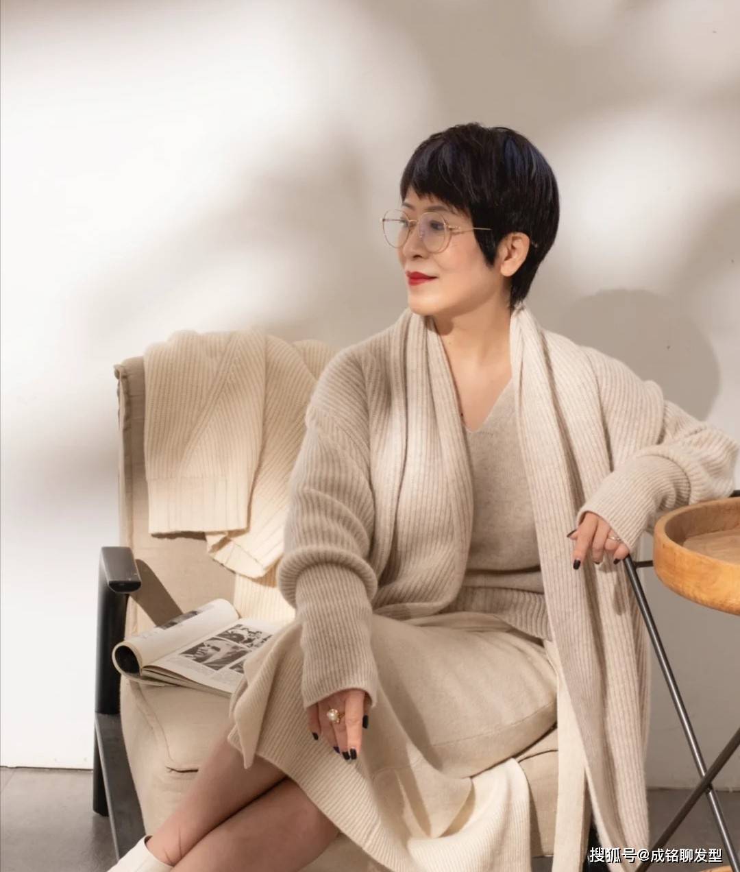 女士 这些才是60+女人最美的打扮，不扮嫩、不老气，自然真实又显气质