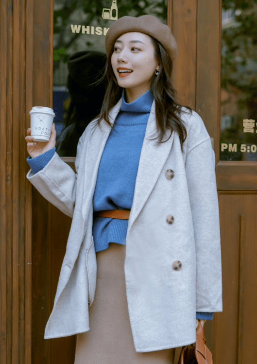 棕色 入冬后的高级感从何而来？靠一件“针织衫”就可以搞定，时髦大气