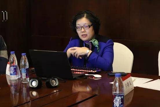 上海观识研究院院长刘敏博士会上演讲上海观识心理学专家邱秋琳在会上