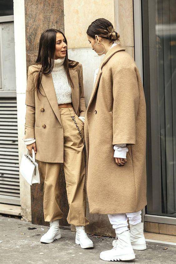 显得 “驼色大衣”的穿搭示范都在这里,优雅体面,35+的女性要学会