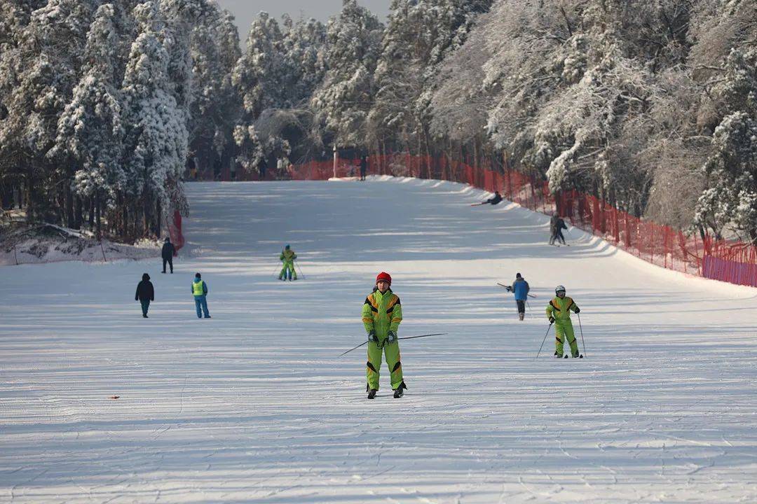 延安|净月潭滑雪场开板 一起约一段“冰雪奇缘”吧！