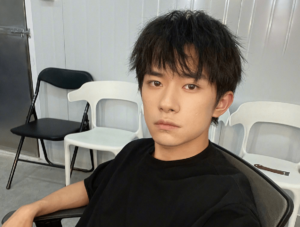 易烊千玺的微博名字叫什么 8eeb65c34a064b4f9dbc9d5fd087b771.png