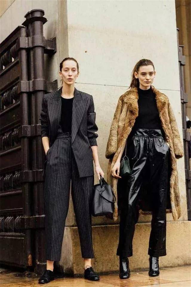 身材 再穿打底裤就落伍了，今年流行“烟管裤”，明星穿上后气质飙升！