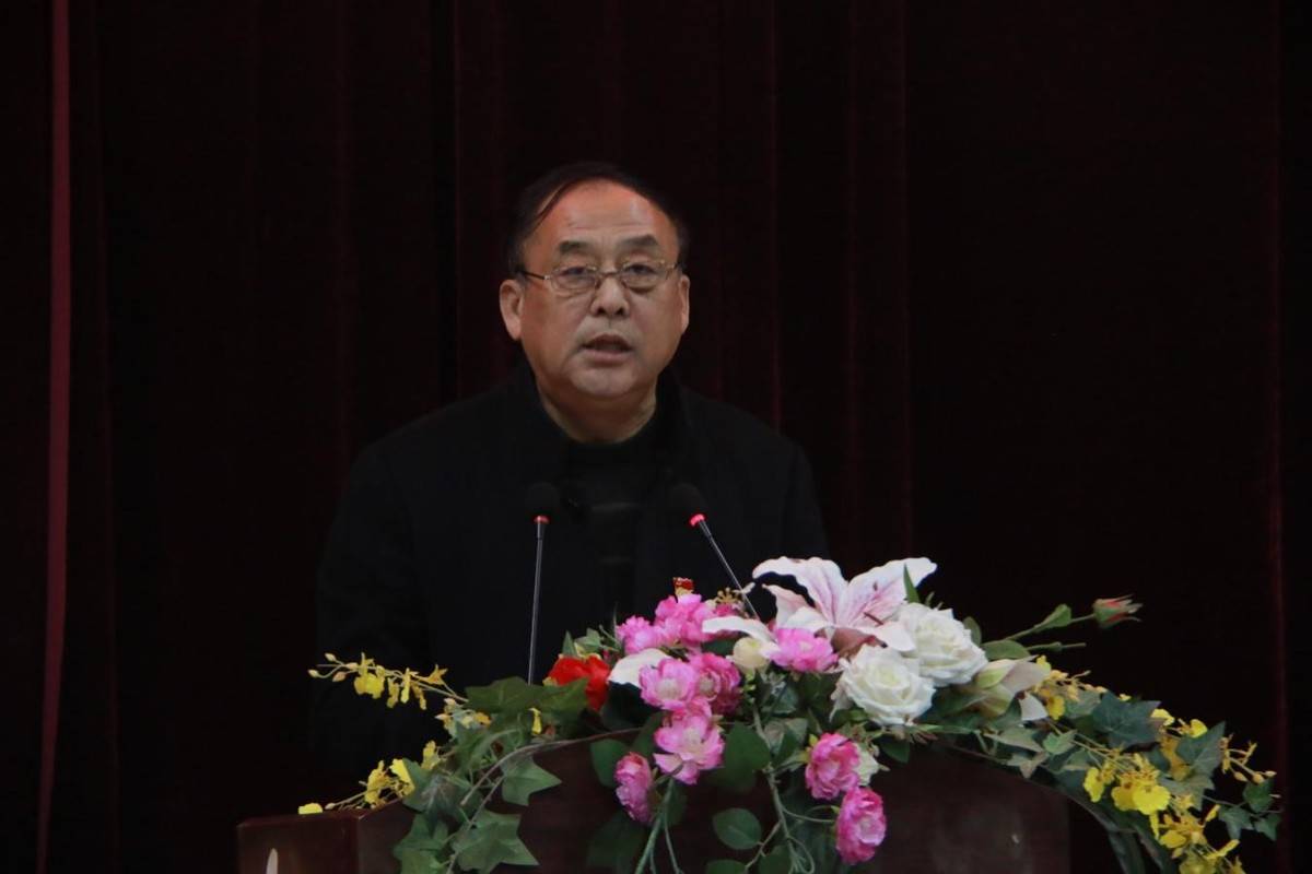 濮阳市第八中学第四期干部夜校开展以伟大历史主动精神勇毅前行大讨论