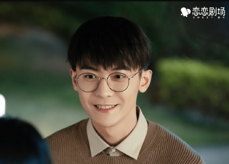 张新成|又一部现代爱情剧火了，刚播一天热度飙升至第一！狂追8集不过瘾