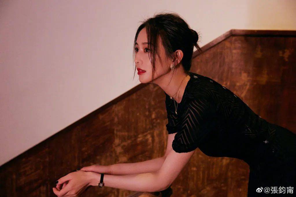 节日为什么年底聚会的温暖时刻，都少不了CHANEL珠宝腕表的见证？