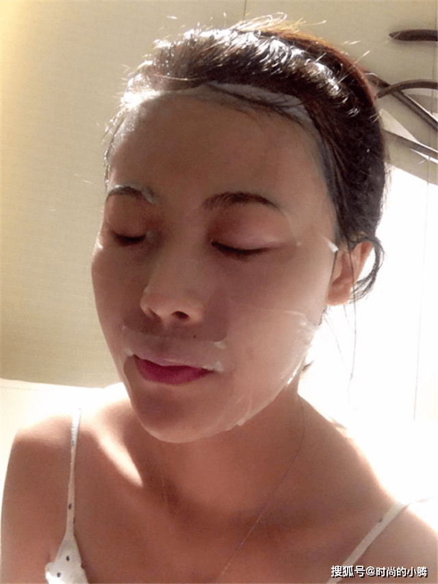 脸部女生敷面膜时，少犯这4个“错误”！毛孔粗大不说，皮肤还会变差