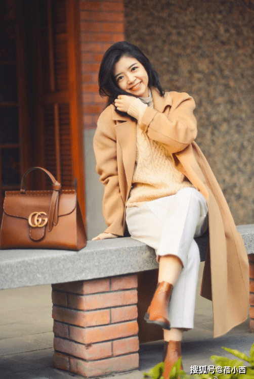 身材 小黑裤早就落伍了,今年时髦精都穿“小白裤”,高级时髦还显瘦