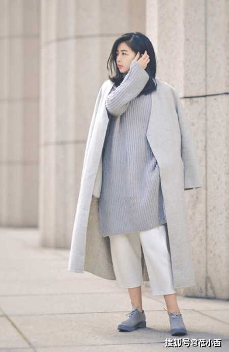 身材 小黑裤早就落伍了,今年时髦精都穿“小白裤”,高级时髦还显瘦