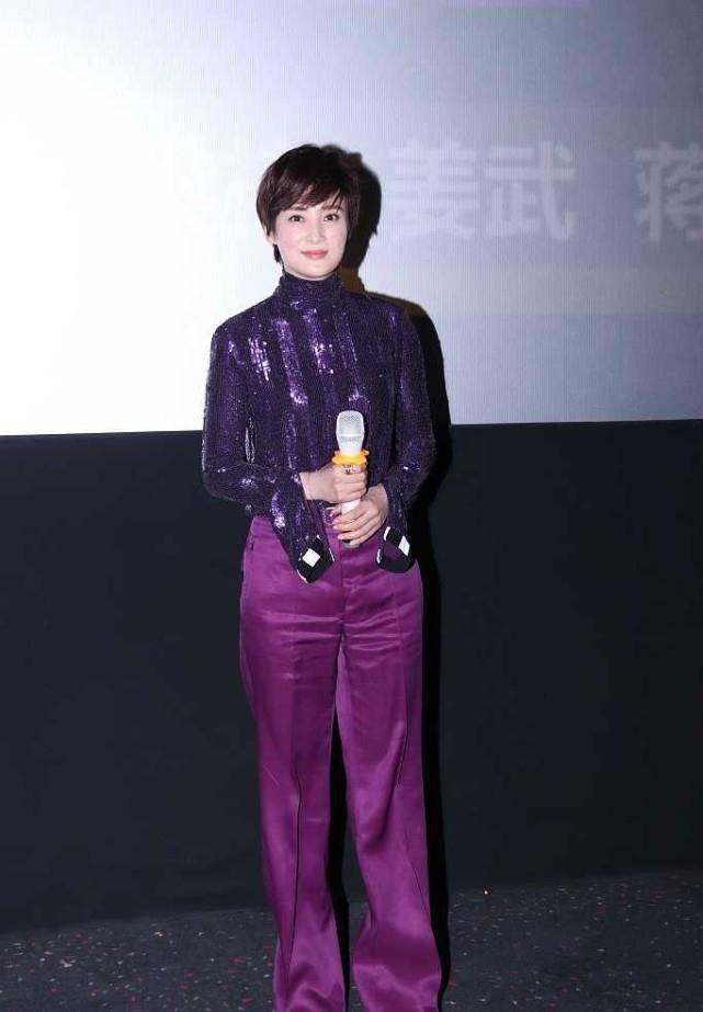 亮片 “亮片元素”的时尚你知道多少?学蒋勤勤的亮片造型,高级不庸俗