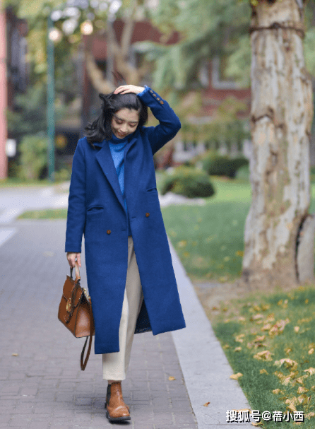 身材 小黑裤早就落伍了,今年时髦精都穿“小白裤”,高级时髦还显瘦