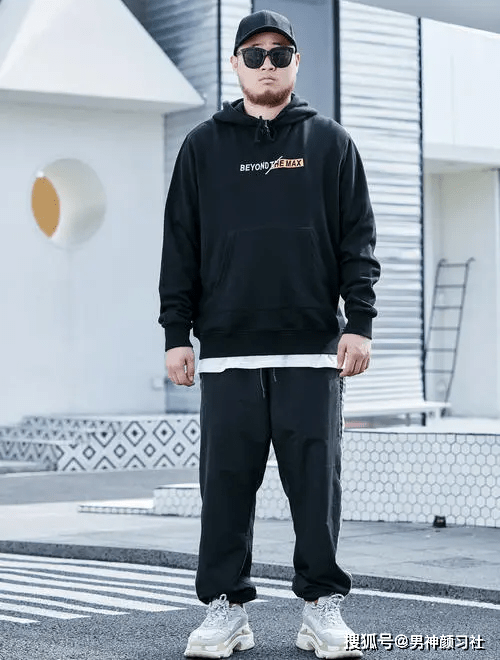 卫衣 卫衣这种万金油款都能穿得这么丑，那肯定是因为裤子