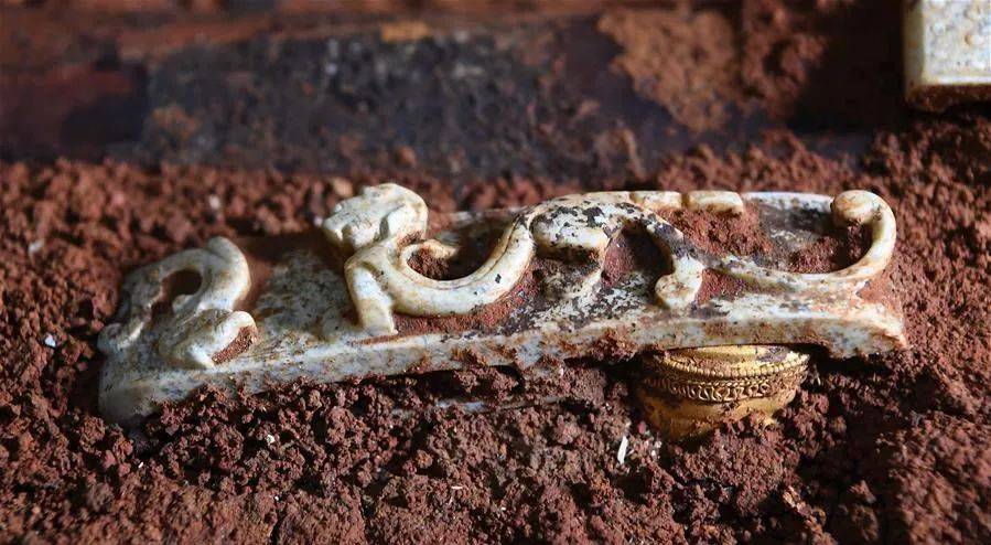 江西南昌发现汉代古墓盗墓贼功亏一篑出土黄金百斤文物万件