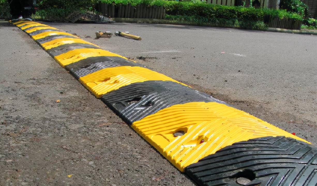 智能减速带biv,典型的"吃软不吃硬"