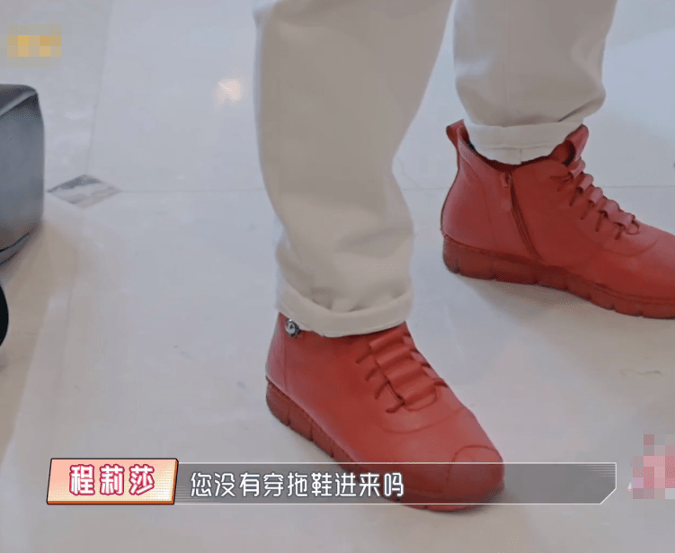 因为|程莉莎给婆婆穿一次性拖鞋，好媳妇人设崩塌？大家都冤枉她了