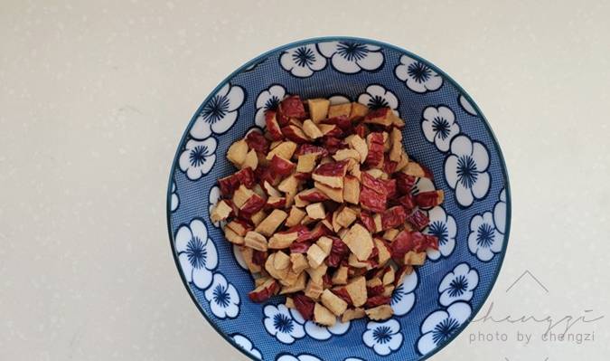 时间|天冷,45岁老阿姨迷上了这早餐,1周吃3次,别看黑乎乎,特营养