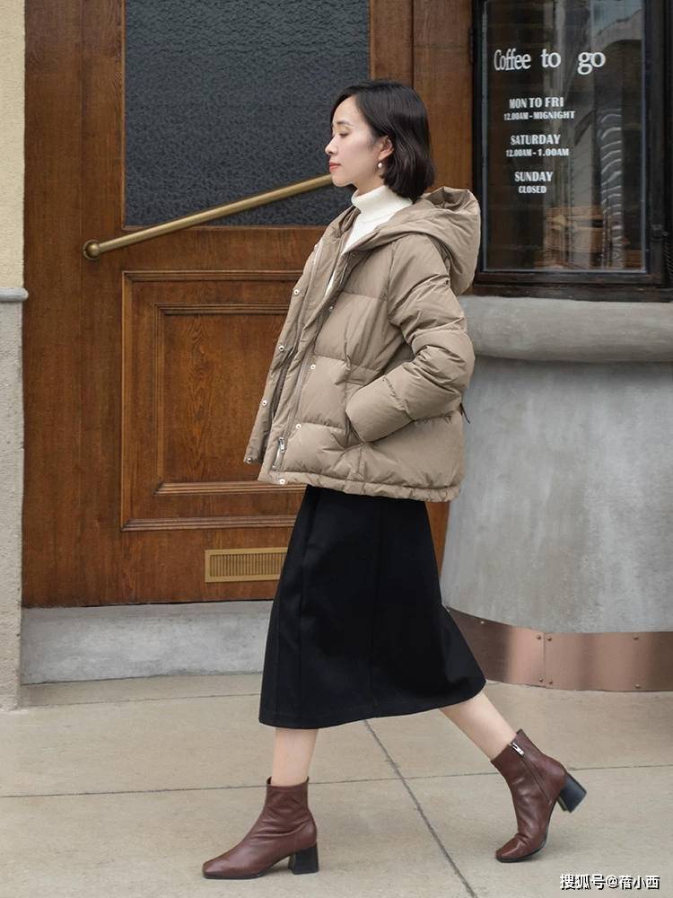 颜色 女人无论年纪多大，穿“羽绒服”都能时髦洋气，跟博主照穿就行